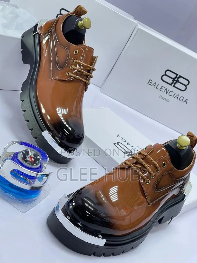 Patent Leather Silver-Rimmed Shoes