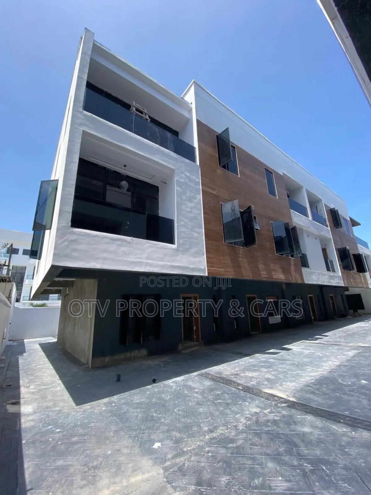 Furnished 4bdrm Duplex in Lekki Phase 1 for sale
