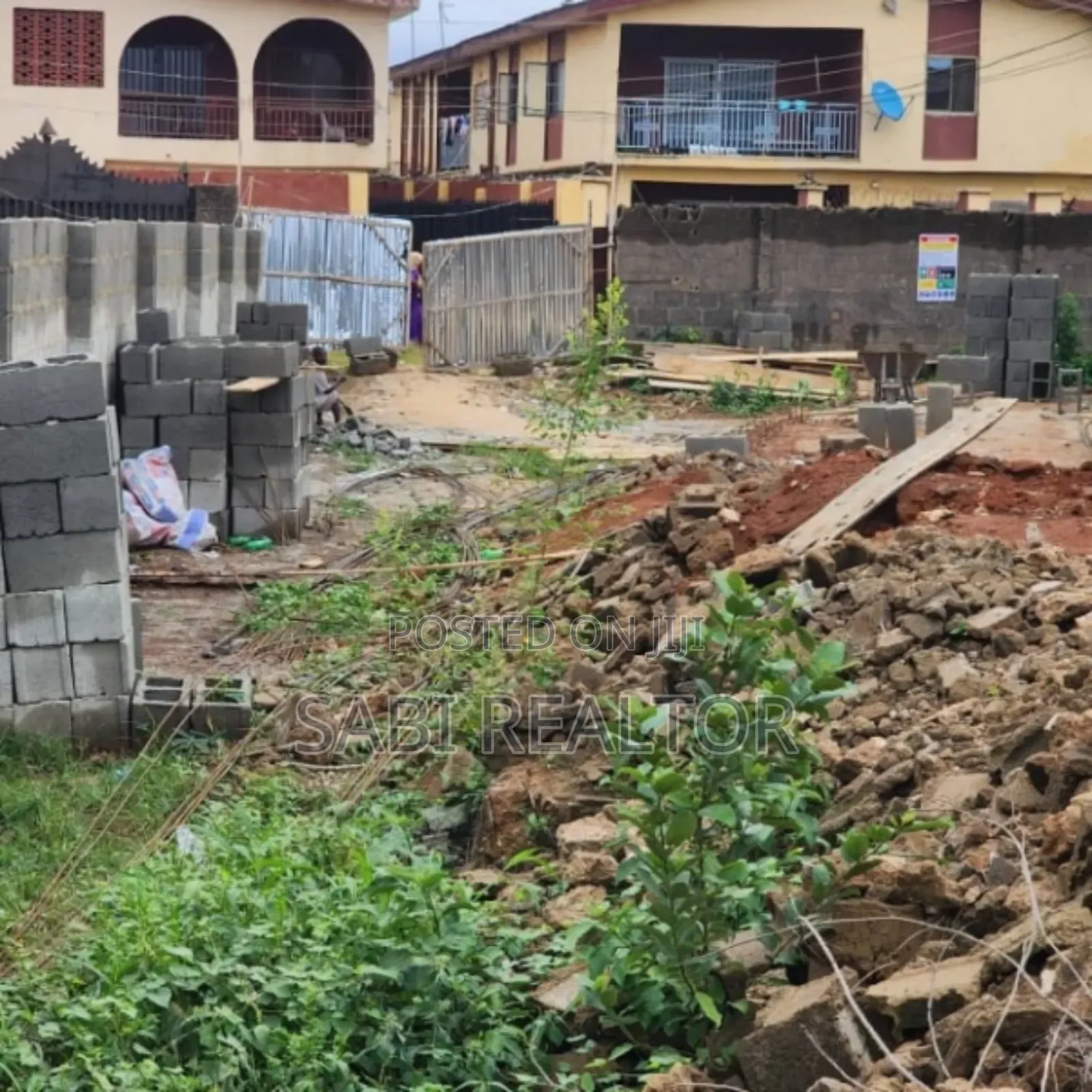 Half Plot With C of O in Baruwa,Close to the Tarred Road