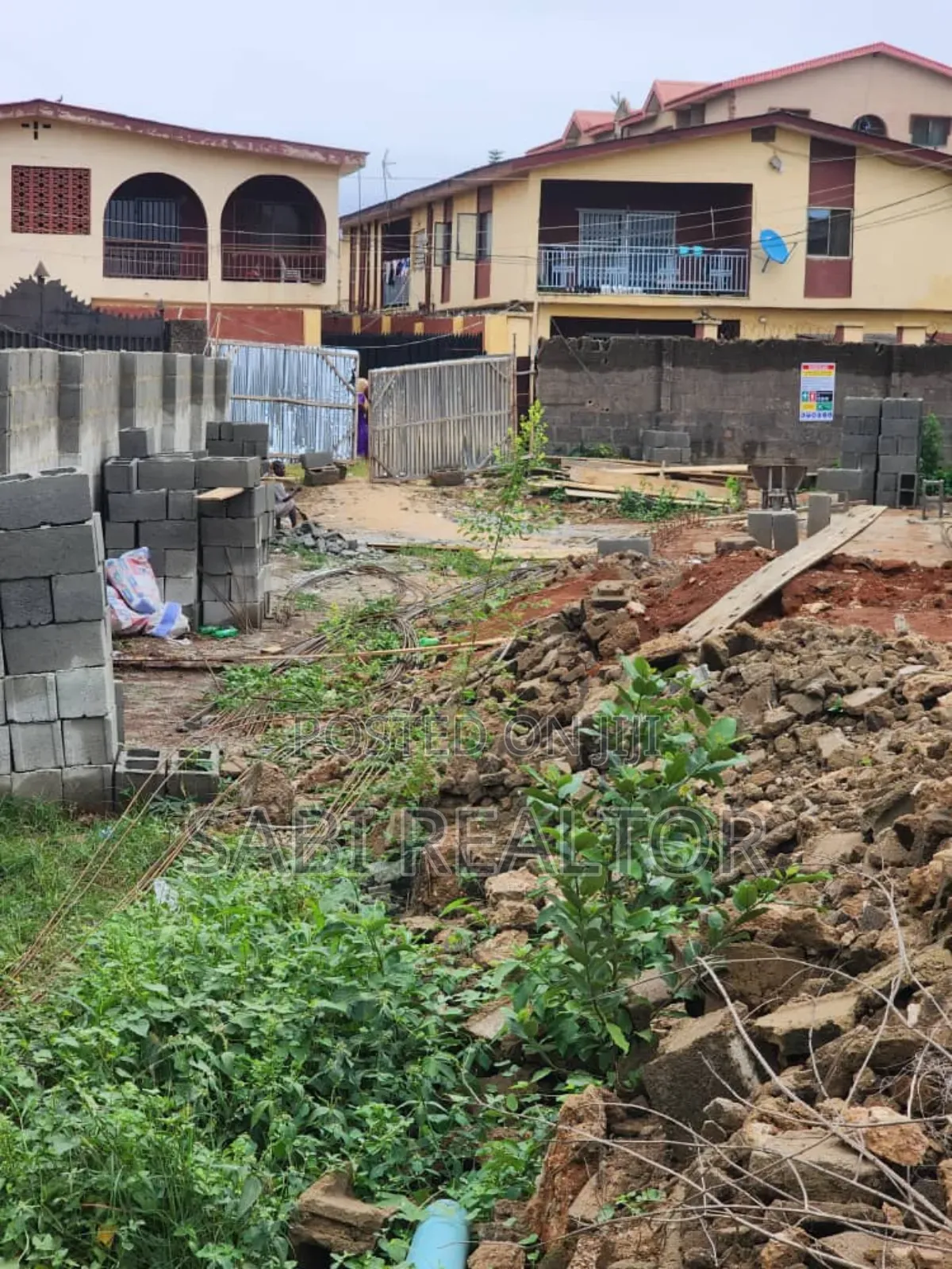 Half Plot With C of O in Baruwa,Close to the Tarred Road