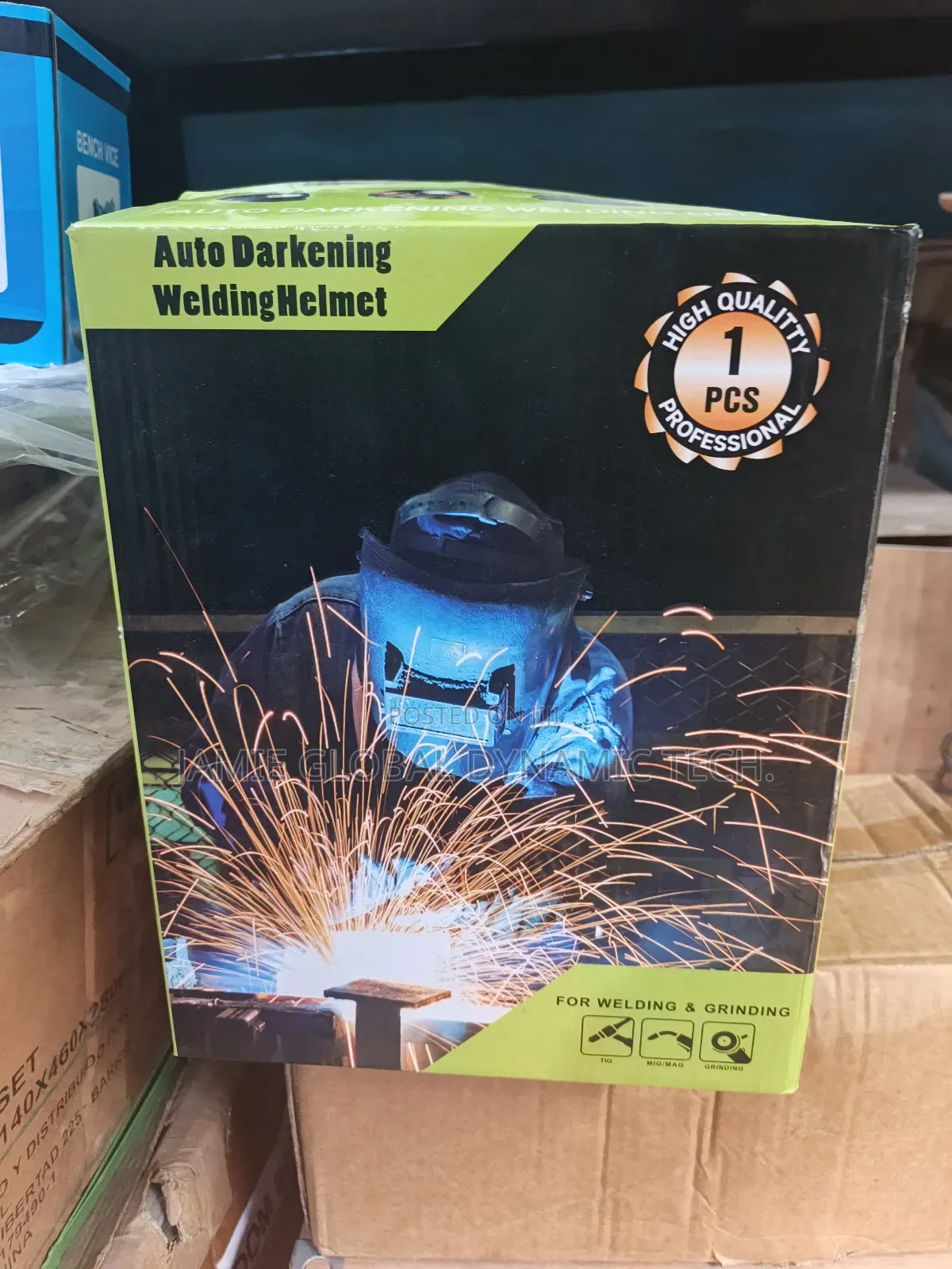 Auto-darkening Welding Helmet