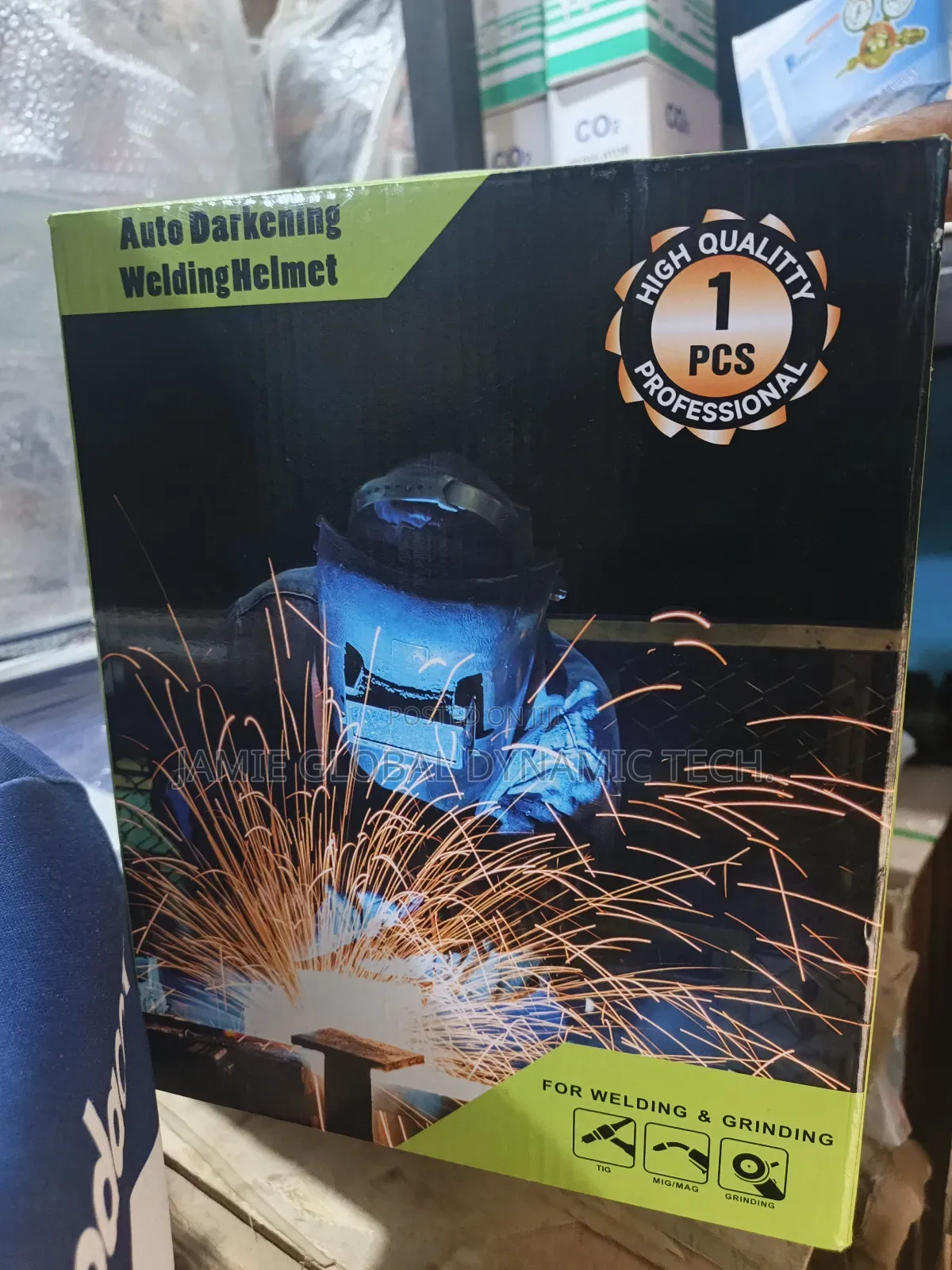 Auto-darkening Welding Helmet
