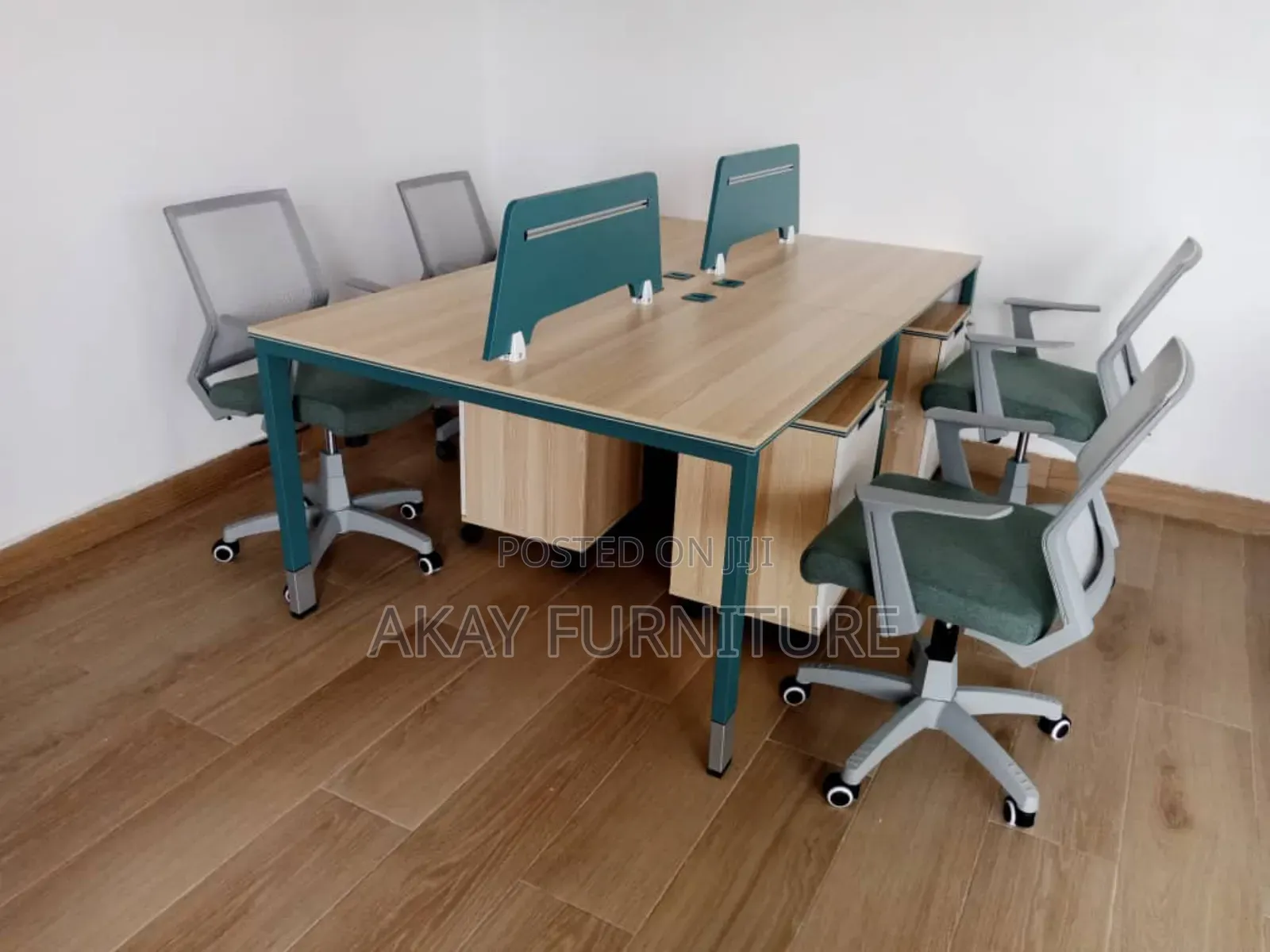 4 People Workstation Size Is 2m By 1.2m