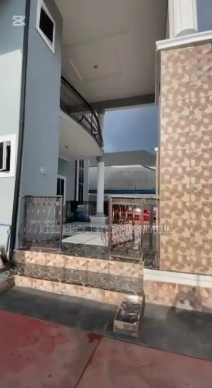 6bdrm Duplex in Radio Estate Nta for sale