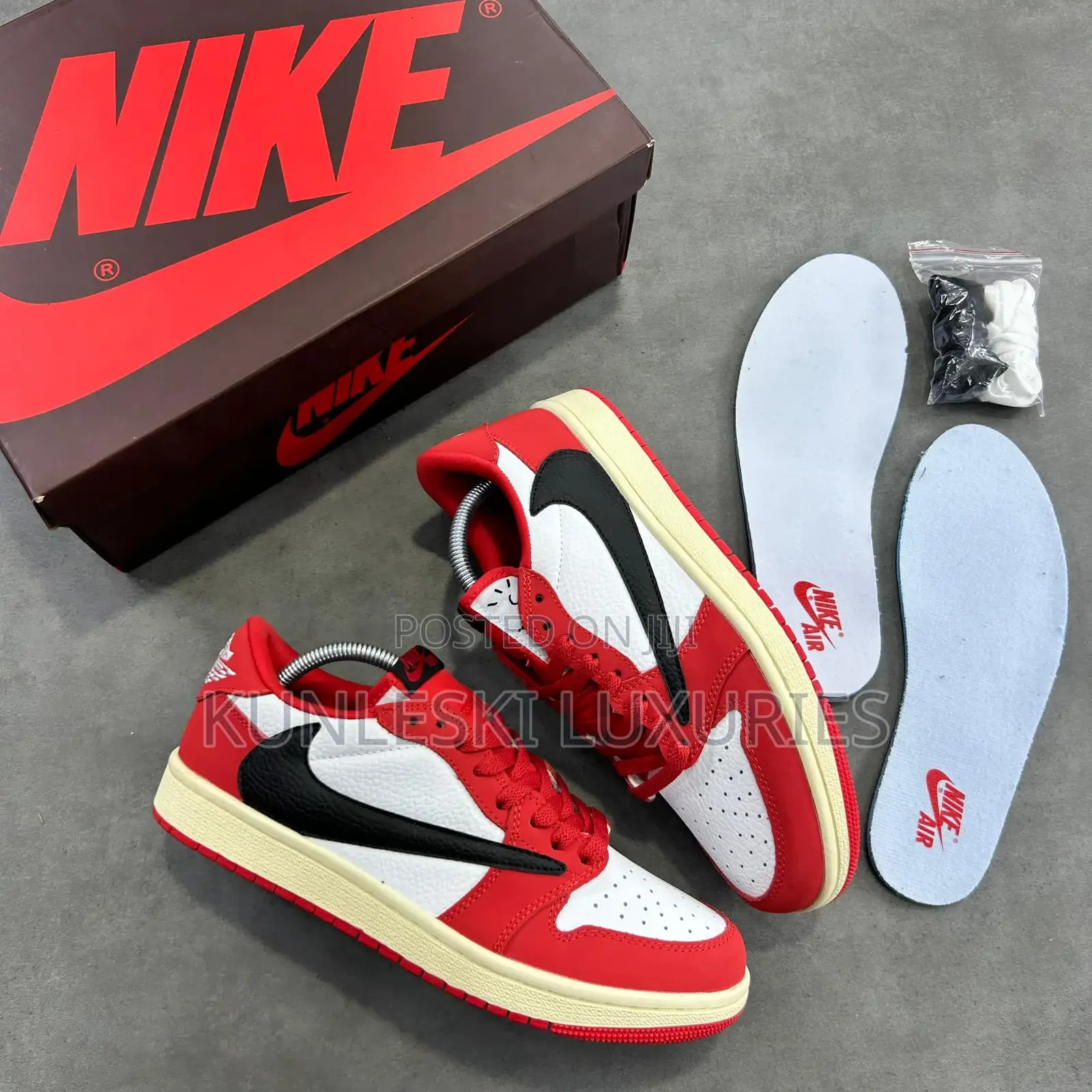 Travis Scott X Nike Air Jordan 1 Low Og Chicago Sneakers