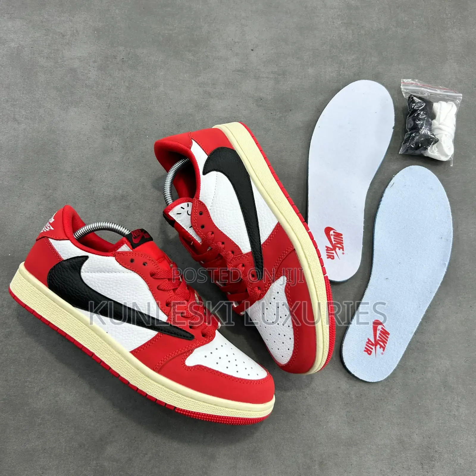 Travis Scott X Nike Air Jordan 1 Low Og Chicago Sneakers