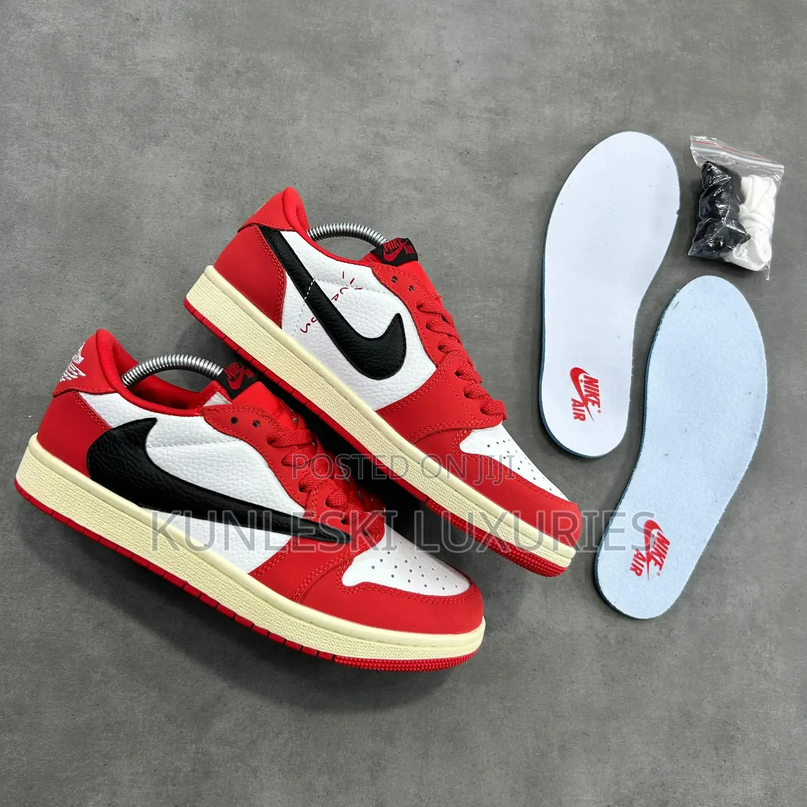 Travis Scott X Nike Air Jordan 1 Low Og Chicago Sneakers