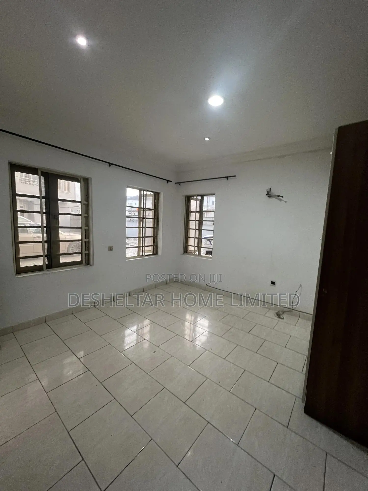 3bdrm Shared Apartment in Southern View Estate, Lekki for rent