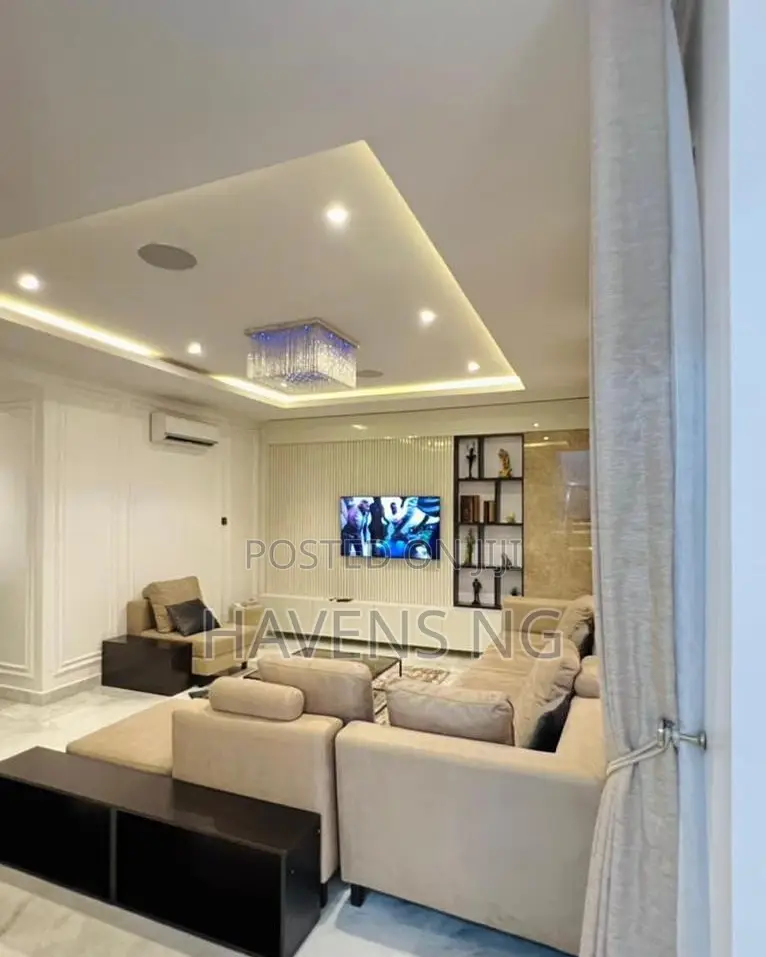 Beautiful 4-Bedroom Duplex With Pool Snooker Board