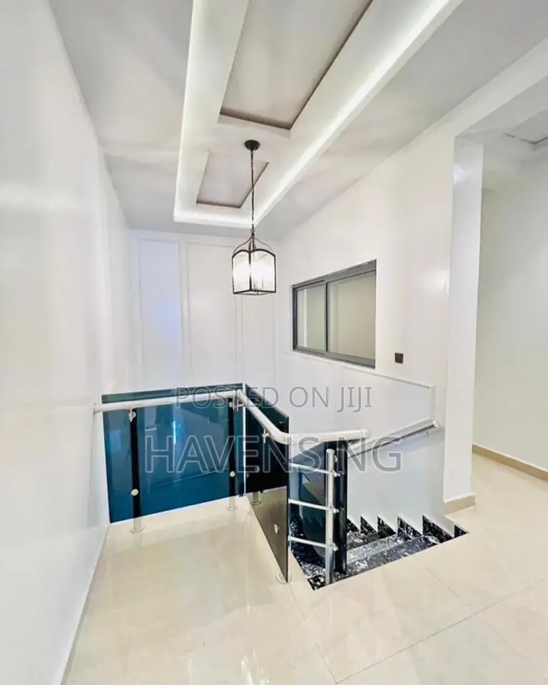 Beautiful 4-Bedroom Duplex With Pool Snooker Board
