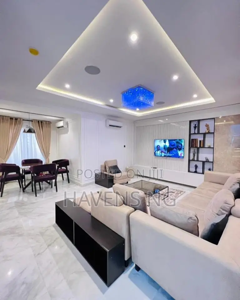 Beautiful 4-Bedroom Duplex With Pool Snooker Board