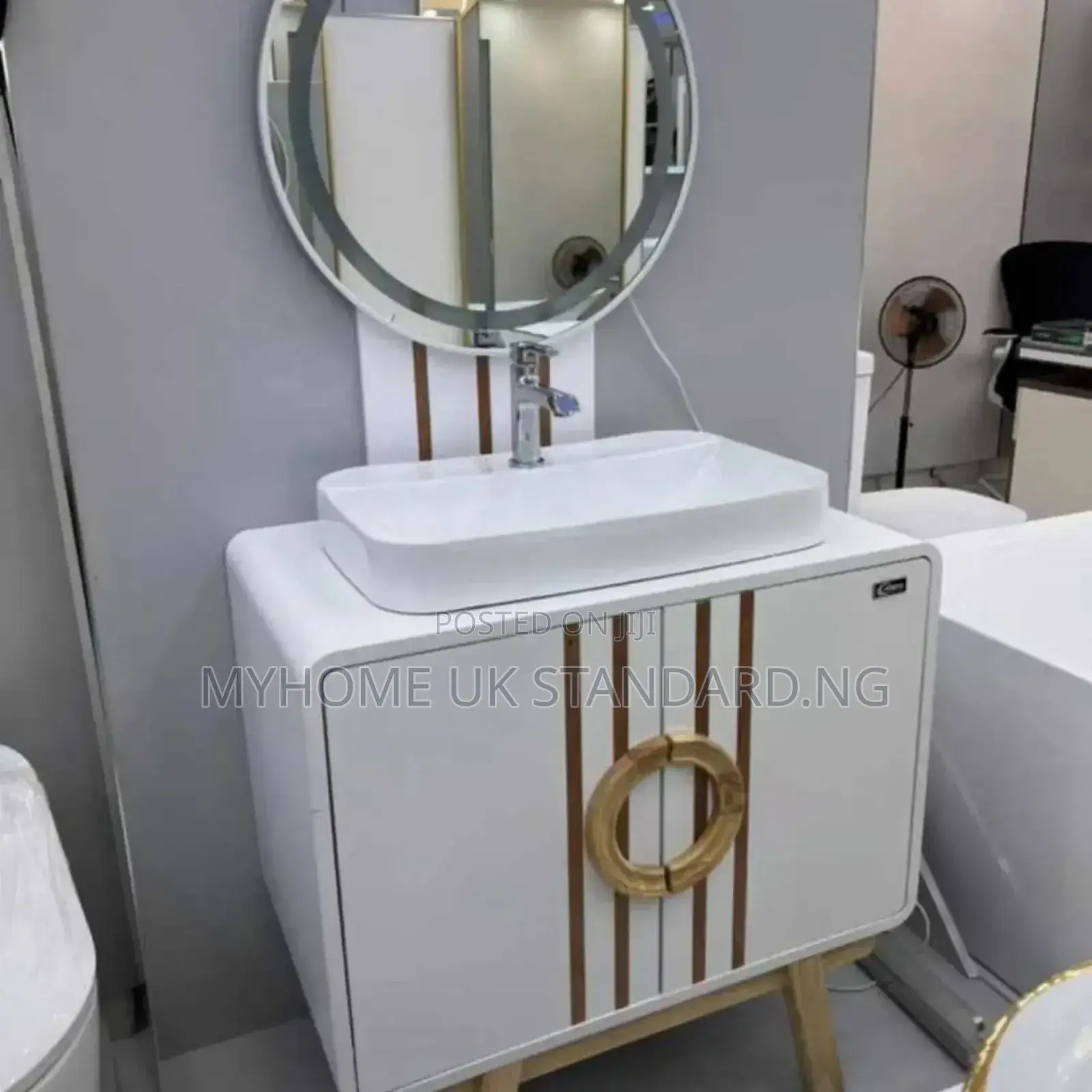 Special Royal Cabinet With Mirror