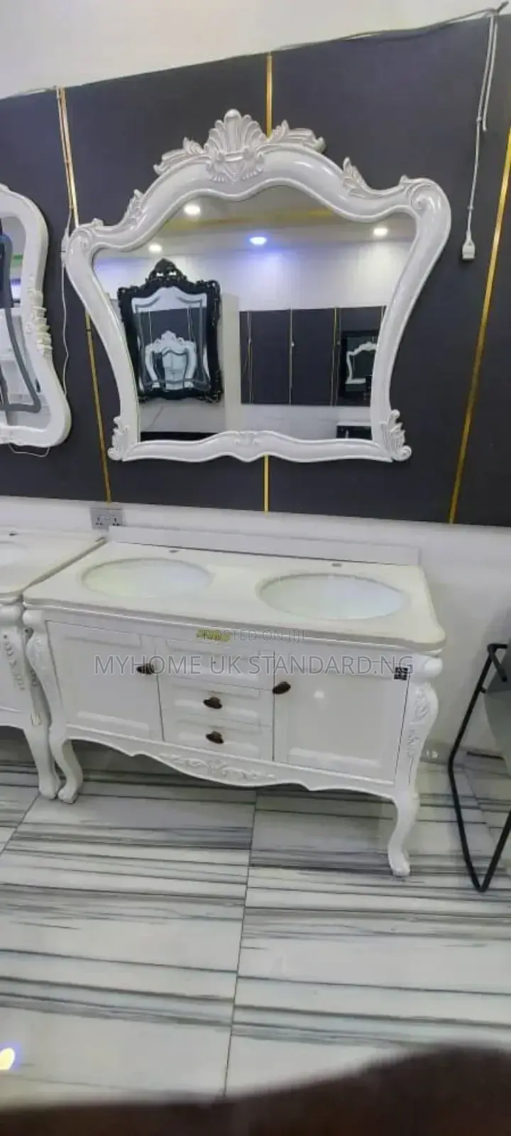 Double England Cabinet With Royal
