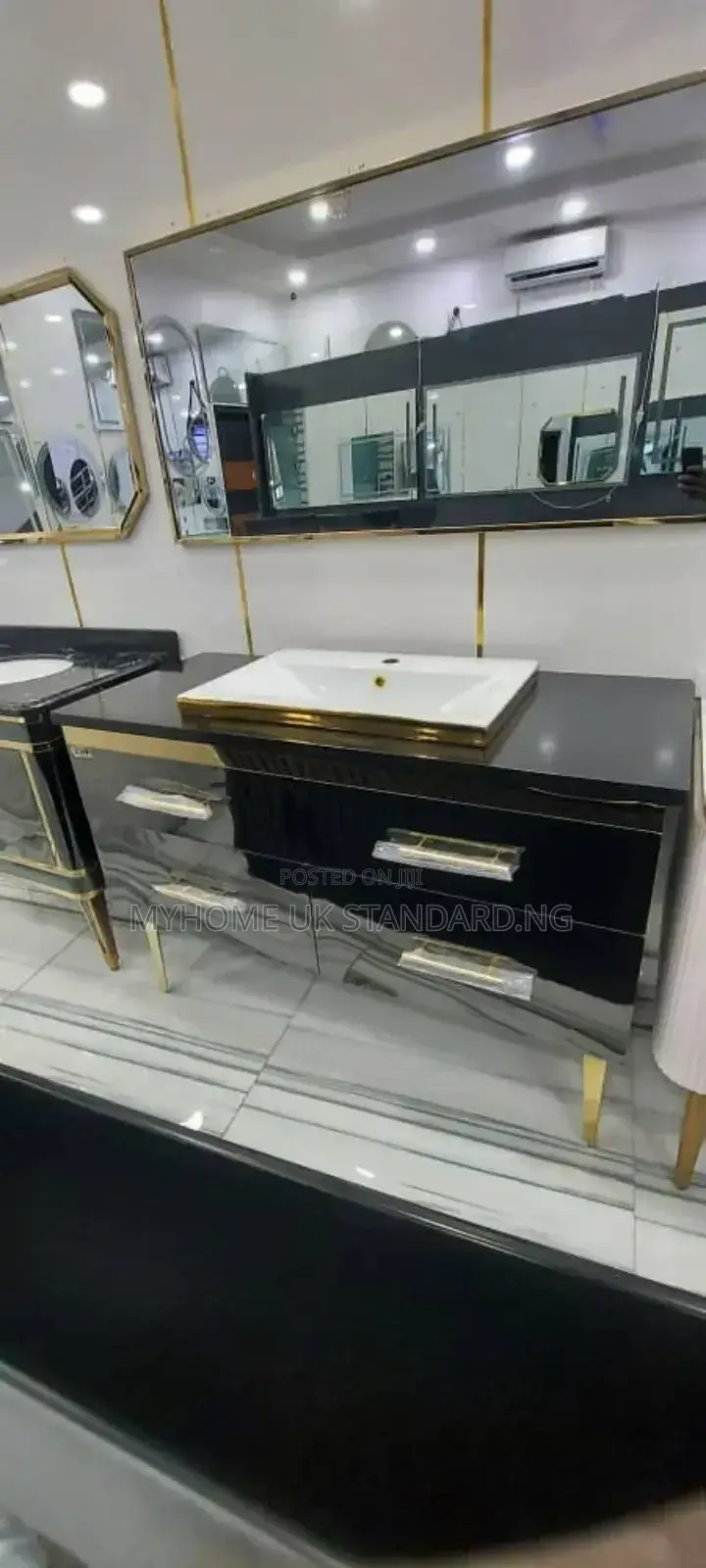 Black and White Marble Cabinet Mirror Light