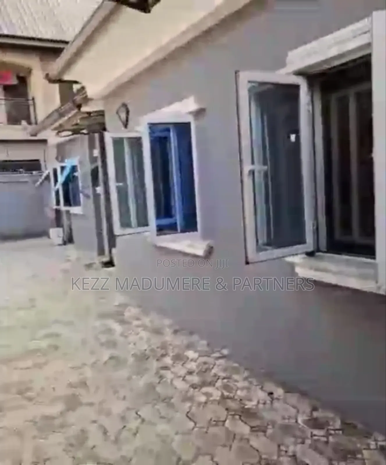 6bdrm Bungalow in Rumuduru Off, Port-Harcourt for sale
