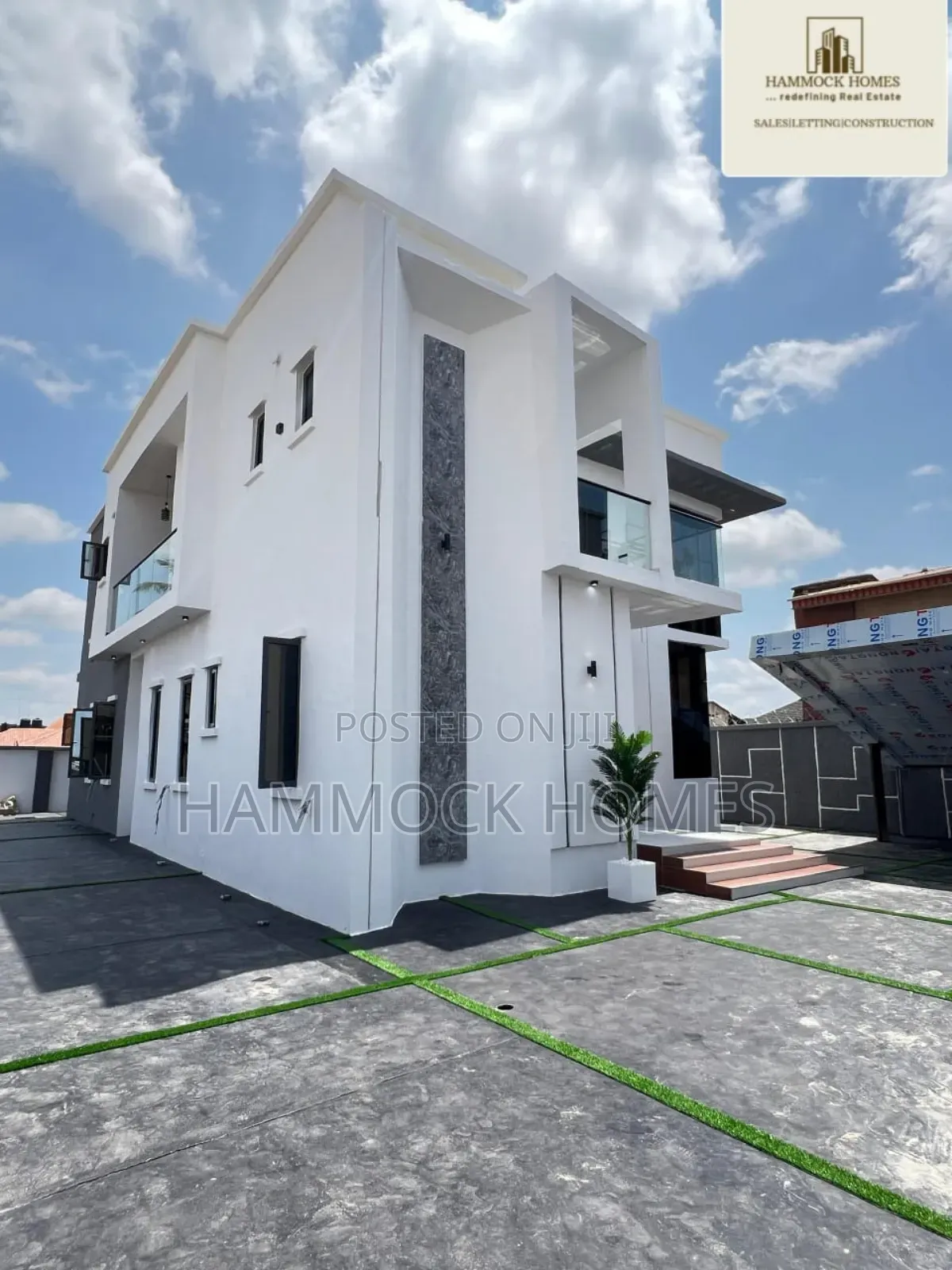 5bdrm Duplex in Oluyole Estate for sale