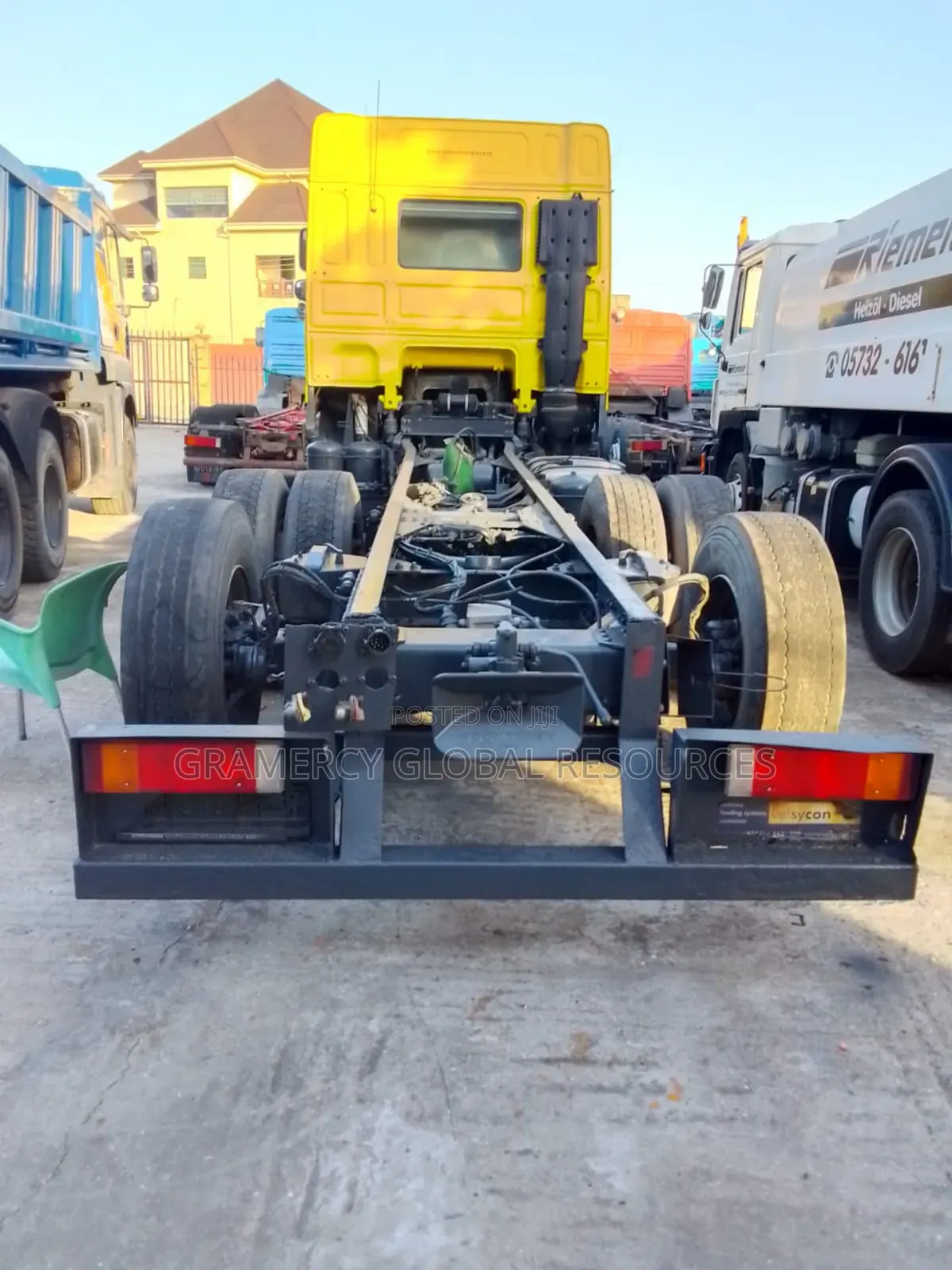 Foreign Used Daf Xf Trailer Head Chasis 8 Tyres