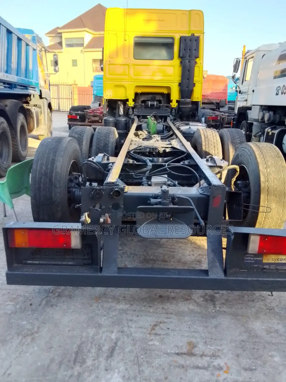 Foreign Used Daf Xf Trailer Head Chasis 8 Tyres