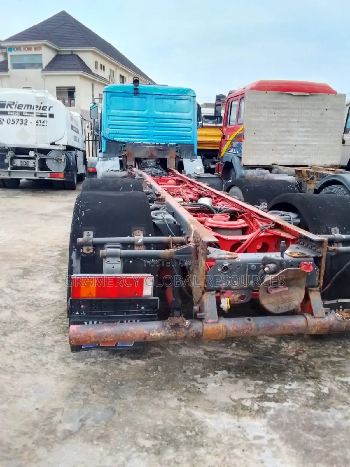 Foreign Used Daf Xf Trailer Head Chasis 8 Tyres