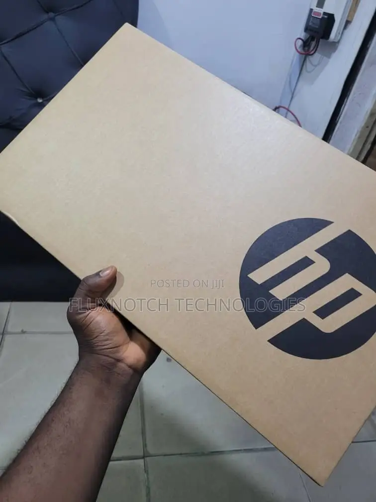 New Laptop HP 14S 4GB Intel Core i3 SSD 256GB