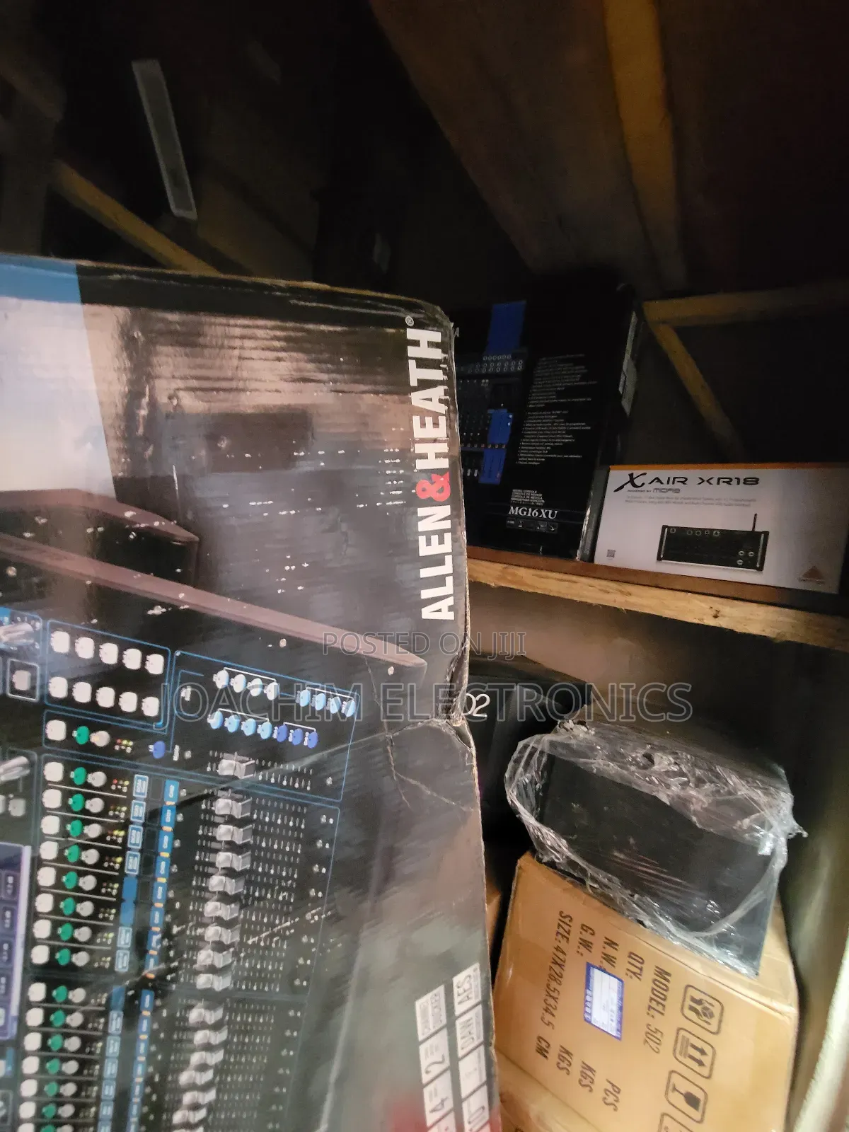 Allen and Heath Professional Mixer Qu-32