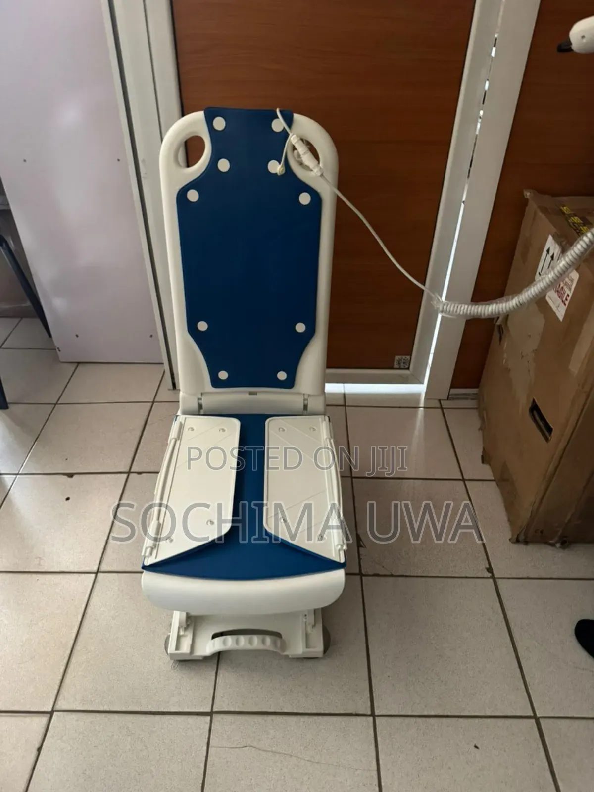 Phoenix Electric Floor Lift
