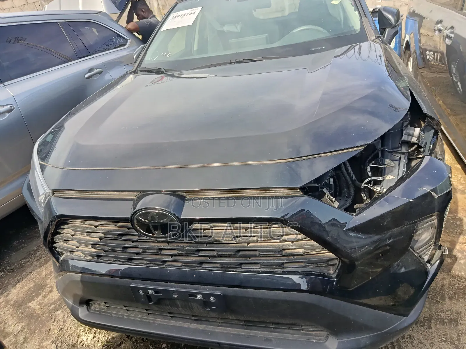 Toyota RAV4 XLE 2021 Black