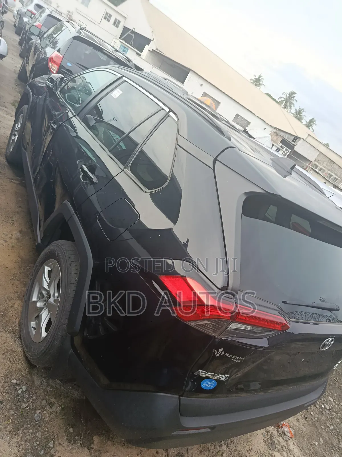 Toyota RAV4 XLE 2021 Black