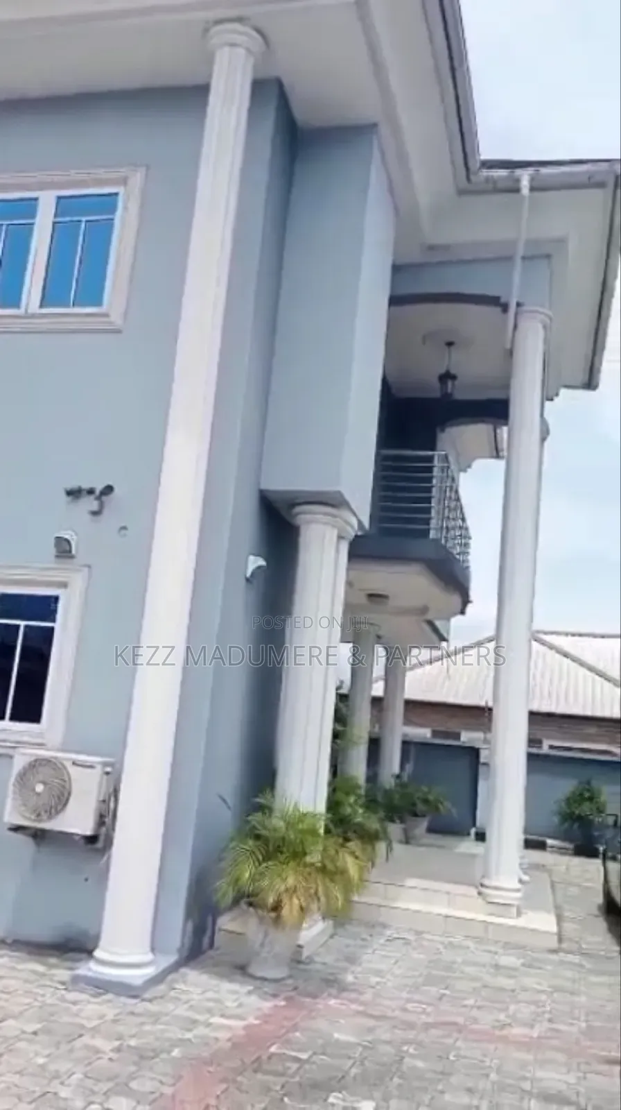 6bdrm Duplex in Gated Estate Dr for sale
