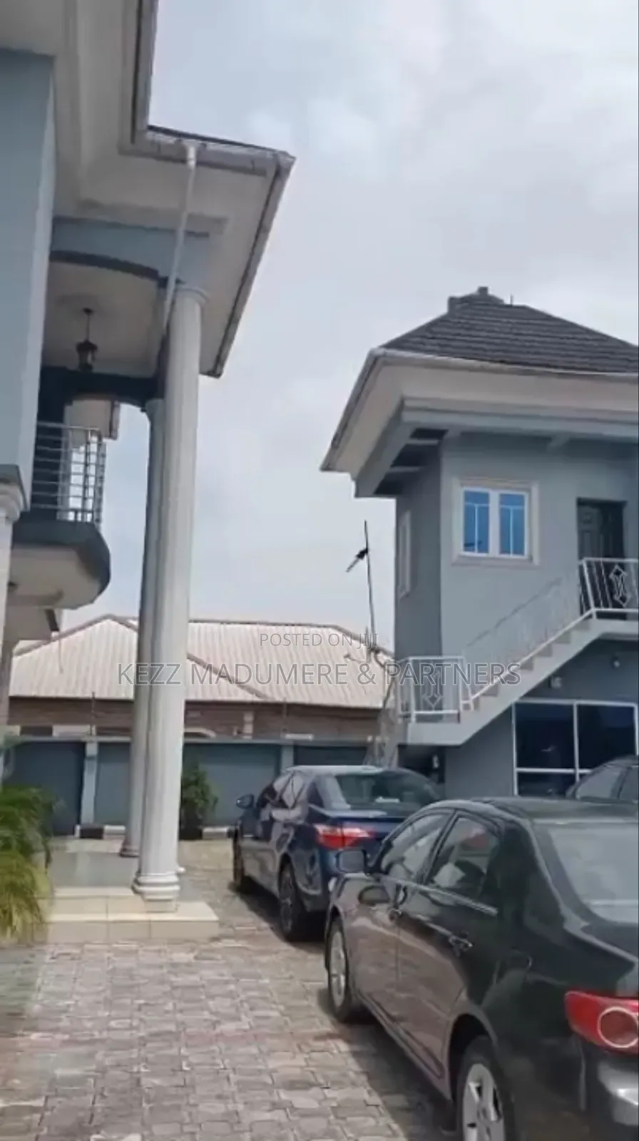 6bdrm Duplex in Gated Estate Dr for sale