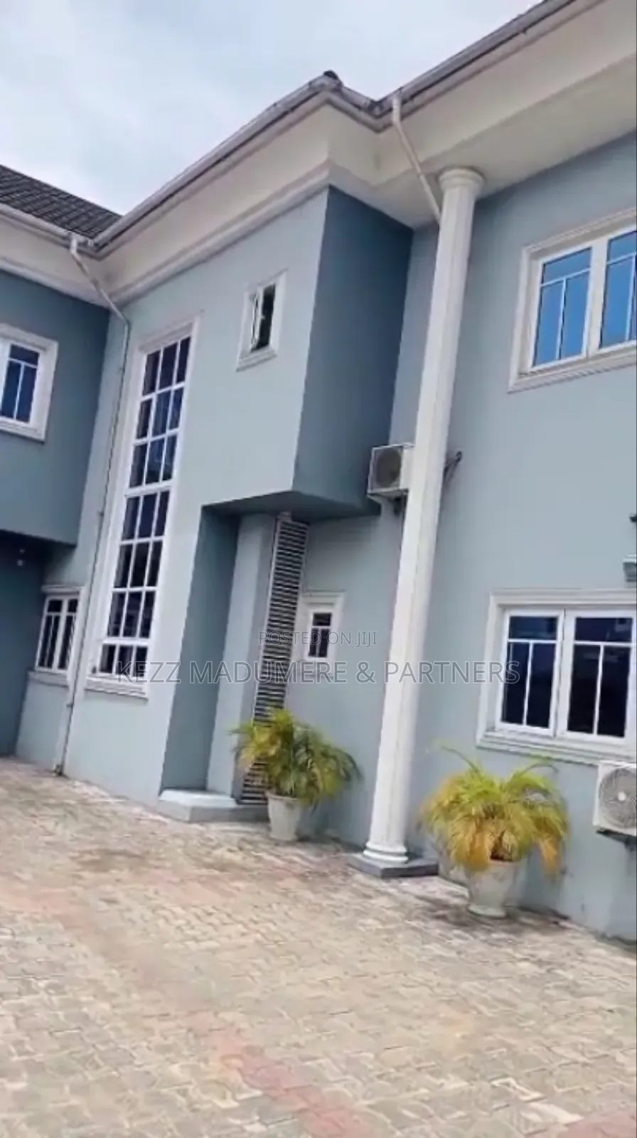 6bdrm Duplex in Gated Estate Dr for sale