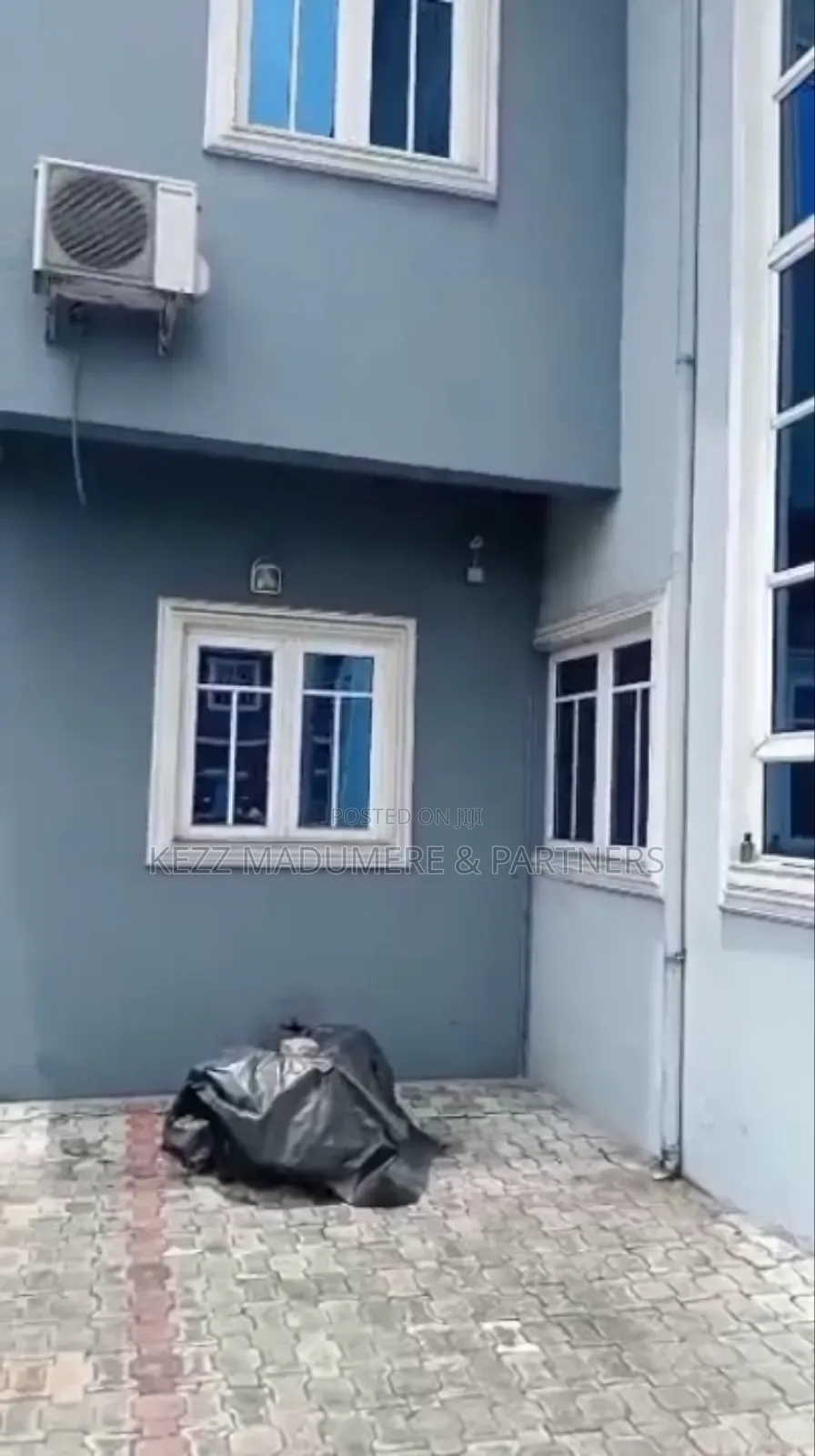 6bdrm Duplex in Gated Estate Dr for sale