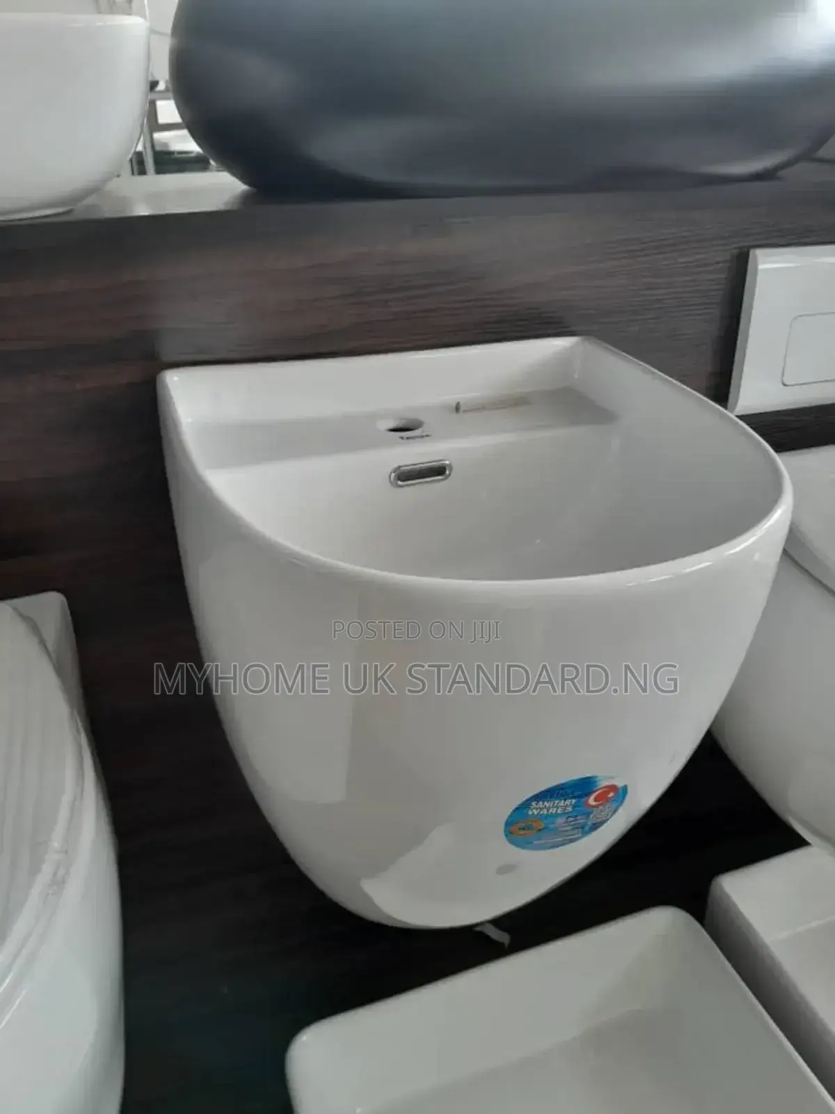 Luxury Wall Hung Washing Hands Basin