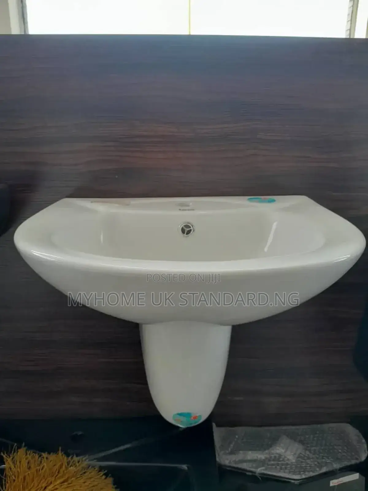England Romantic Bathroom Washing Hands Basin