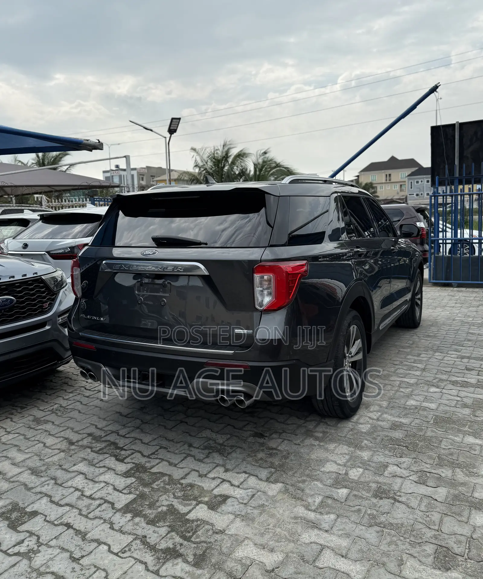 Ford Explorer Platinum 4x4 2020 Gray