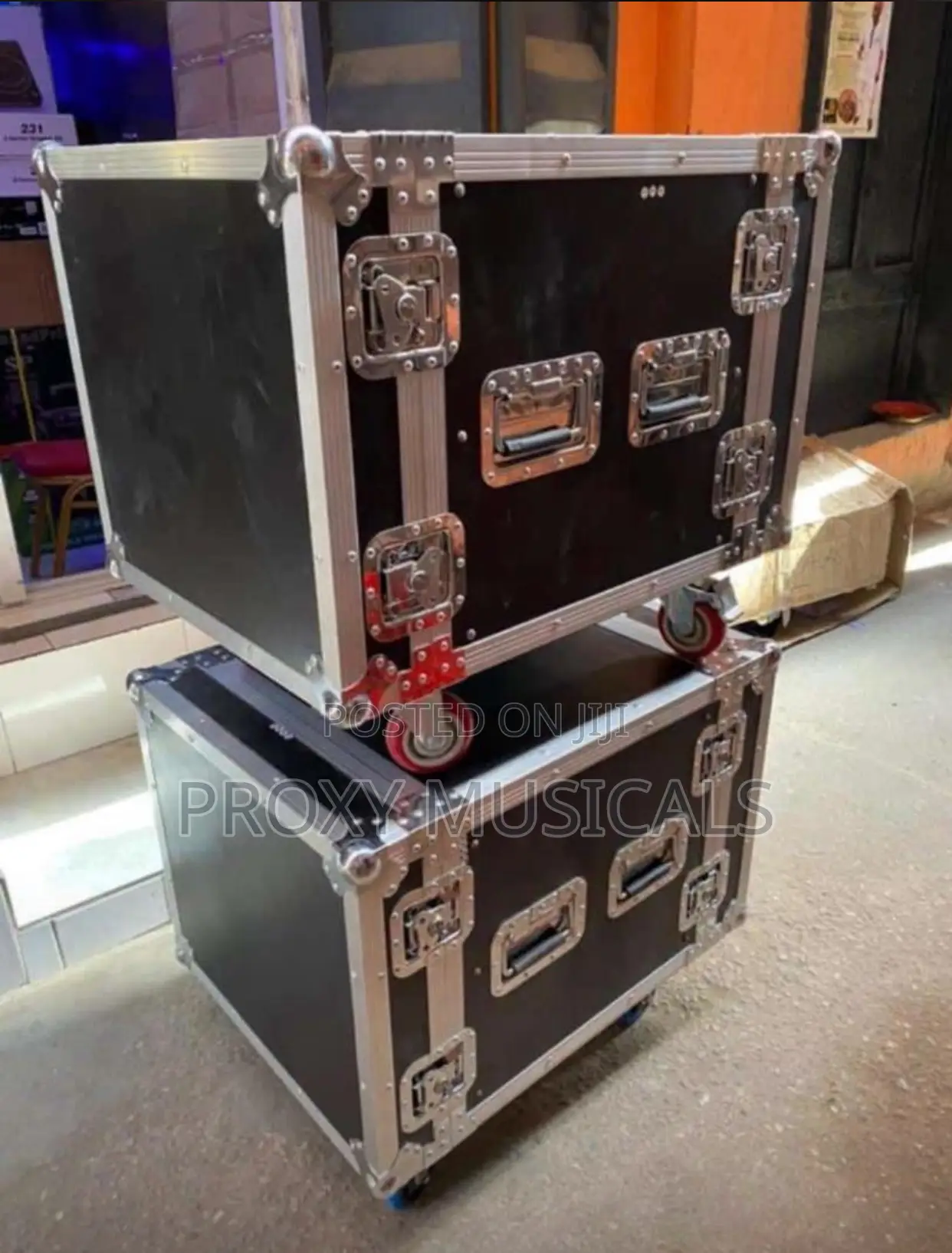 8 Units Amp Rack With Anti Shock Movable Amp Rack