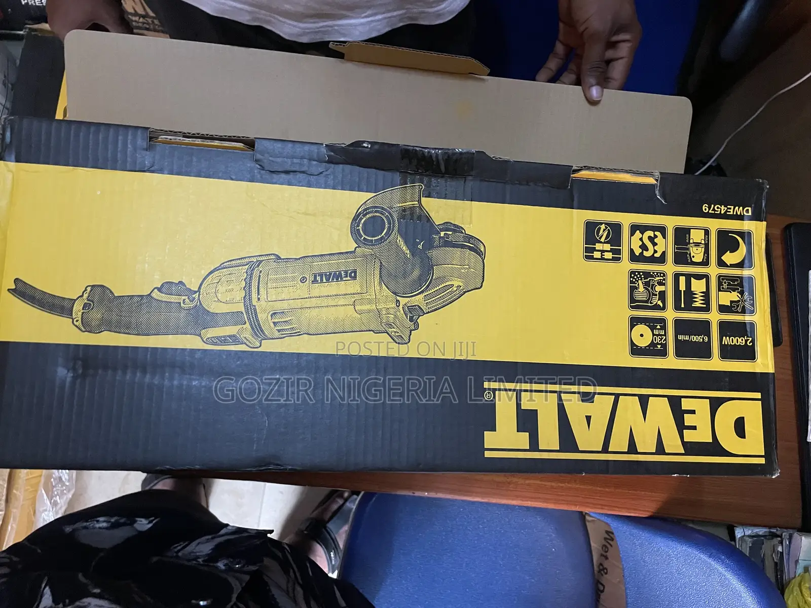 Dewalt Dwe4579 Angle Grinder