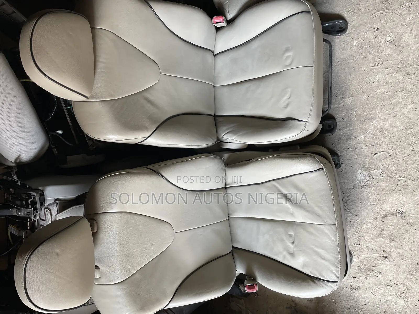 Two Front Seat Toyota Venza 2010 Model
