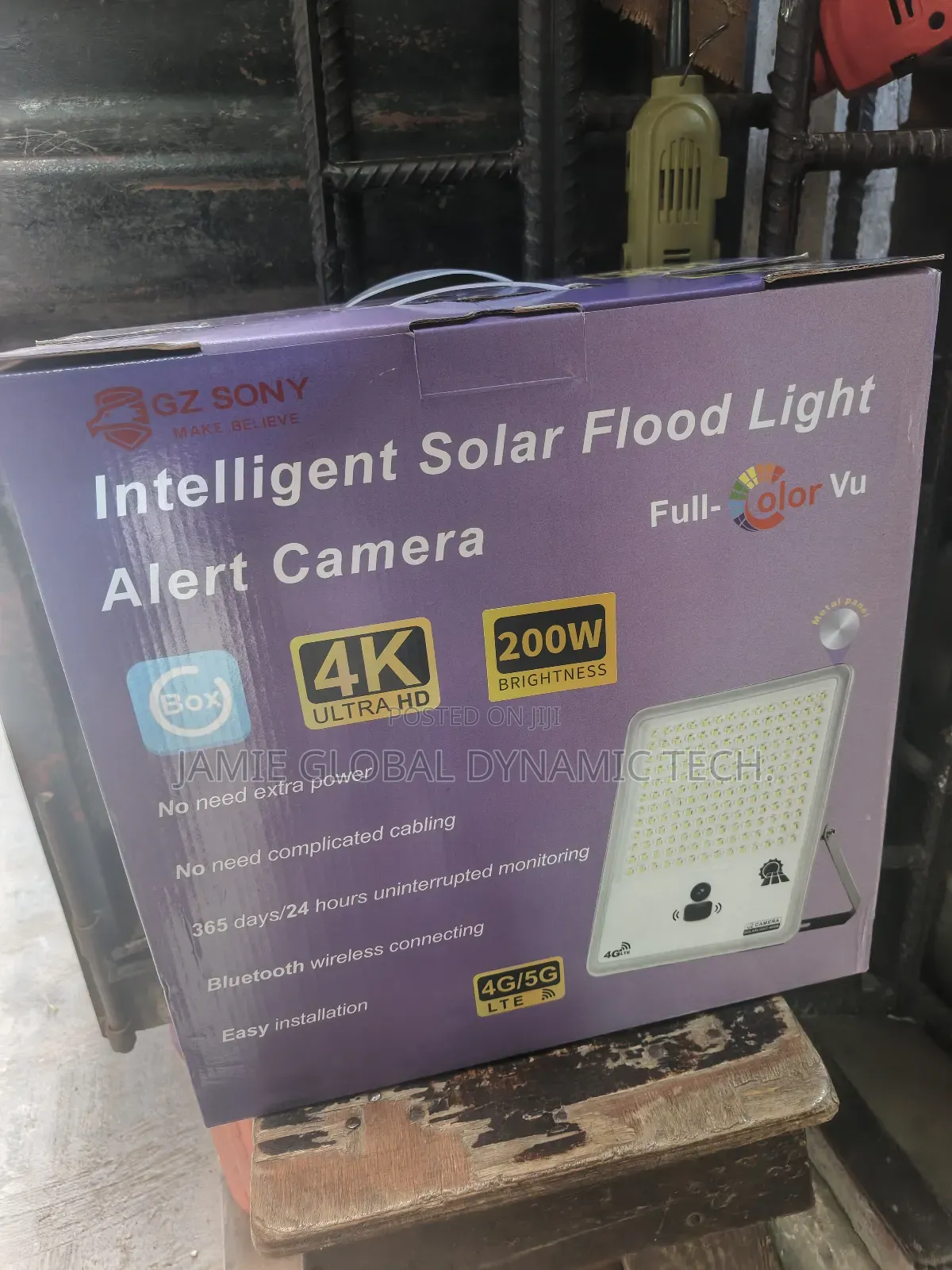 Intelligent Solar Flood Light With Alert Camera