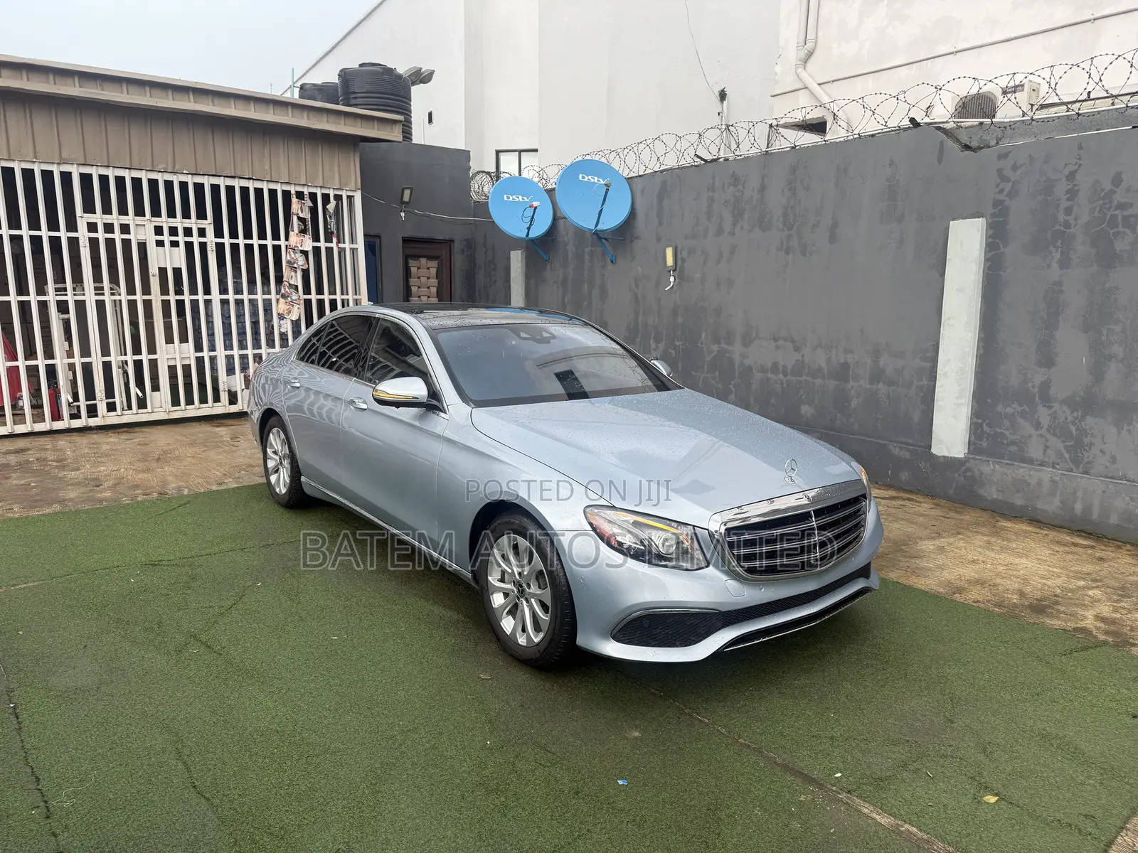 Mercedes-Benz E300 2018 Blue