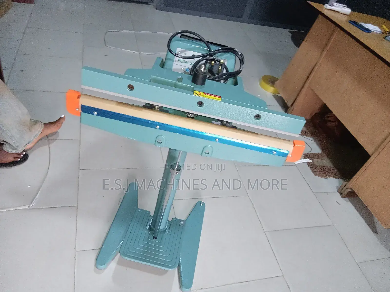 Foot Pedal Sealing Machine.Foot Pedal Sealing