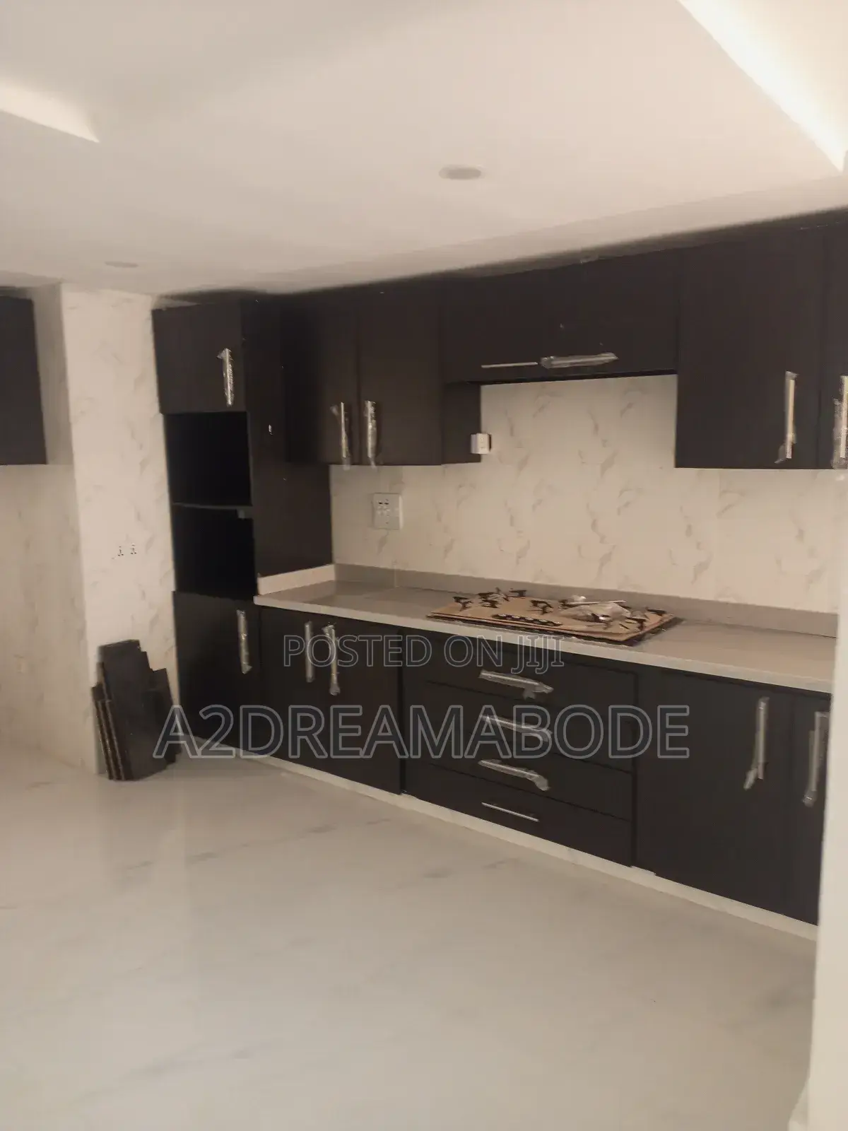 3bdrm Apartment in Olaleye New Town, Surulere for sale