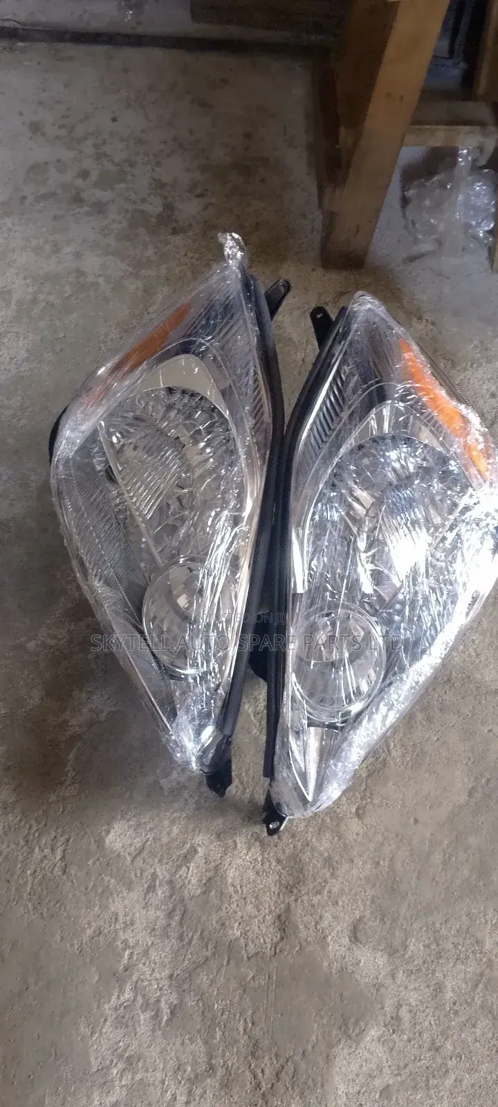 Set Of Head Lamp For Toyota Sienna 2004