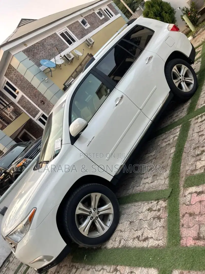 Toyota Highlander Limited 3.5l 4WD 2013 White