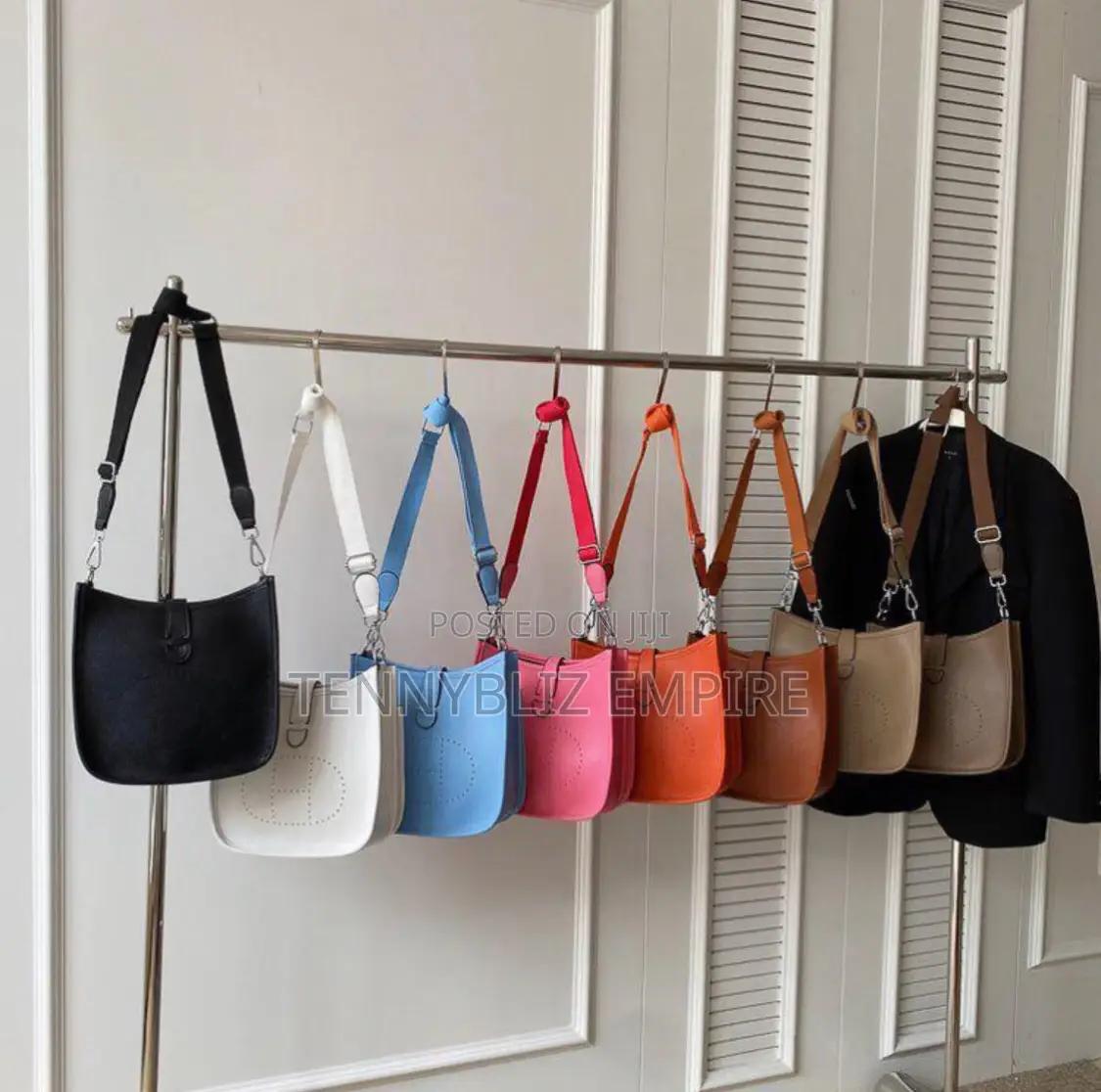 Fashion-Forward Iconic Hermes Leather Crossbody Bag