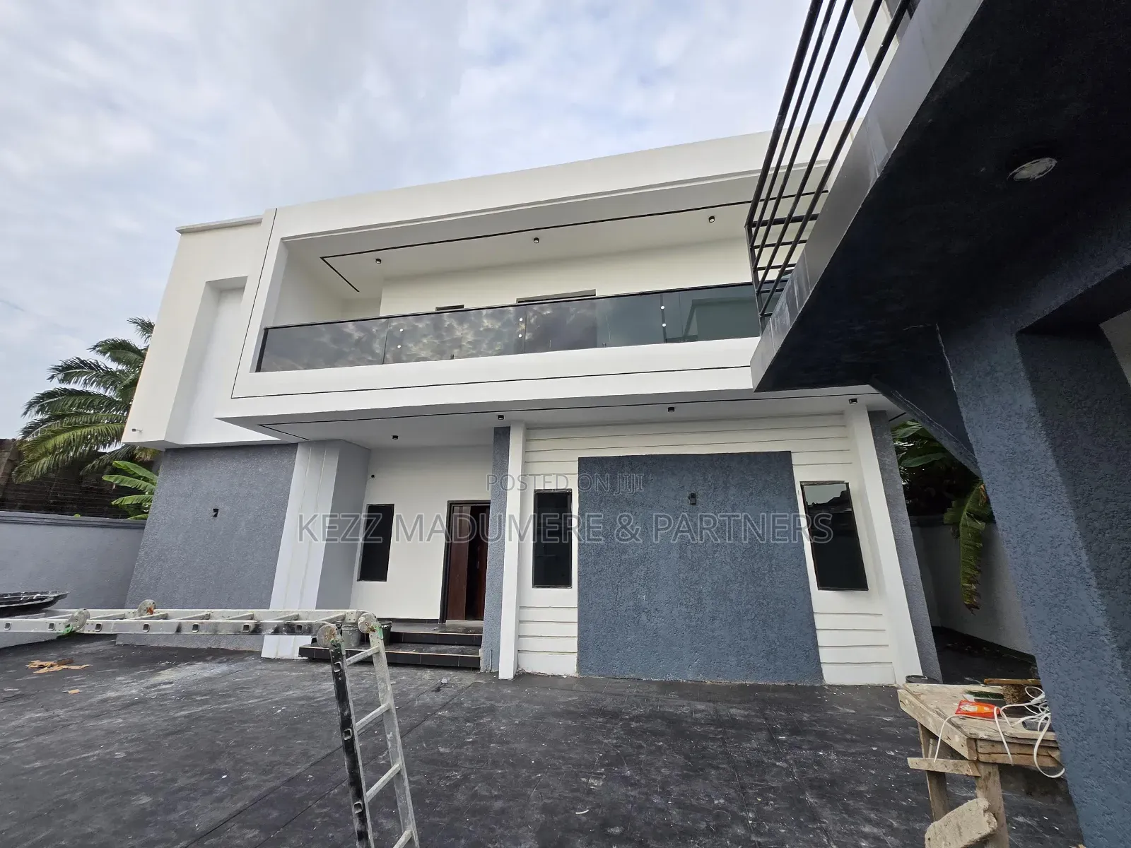 5bdrm Duplex in Gated Estate Nta for sale