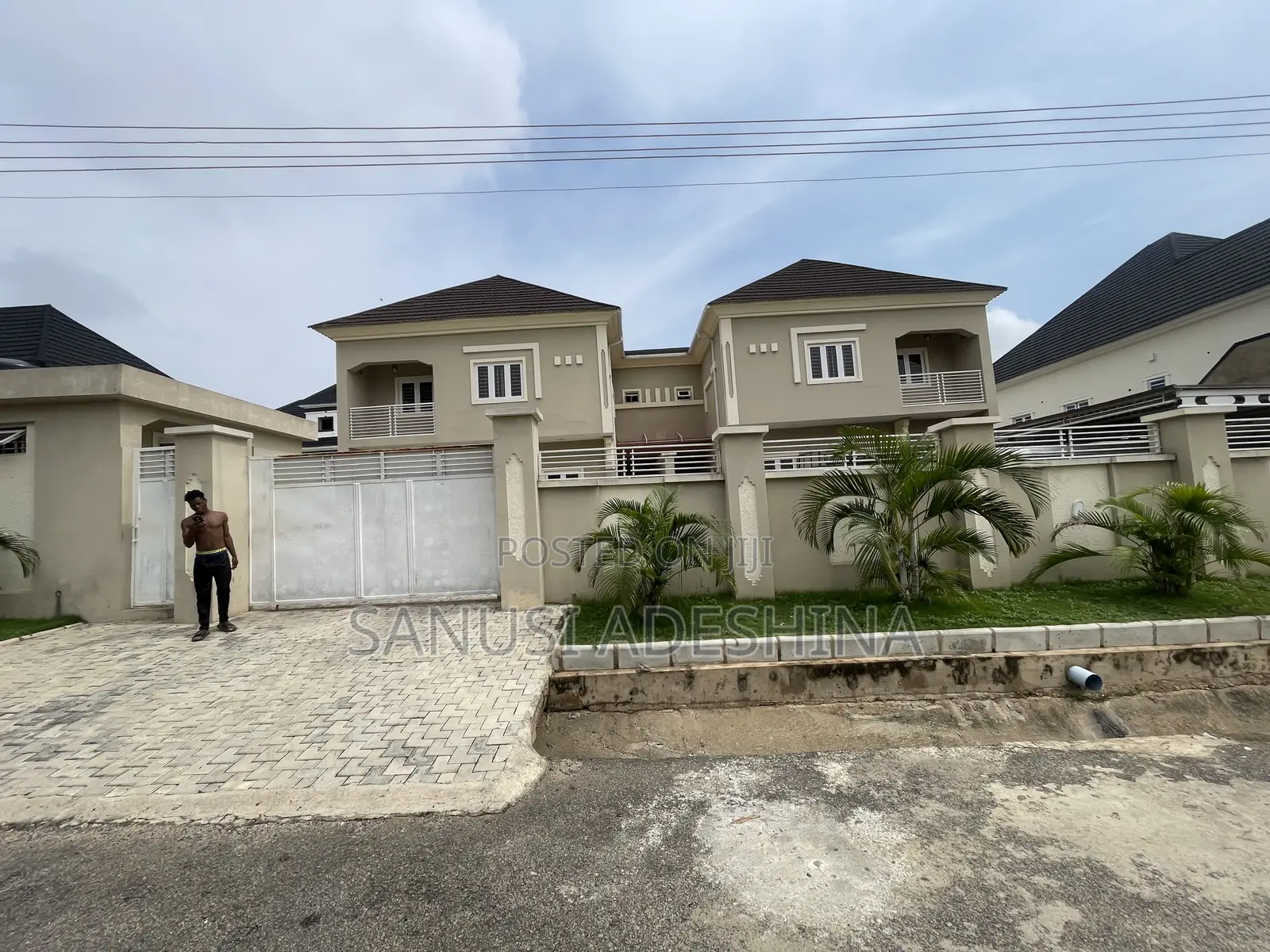 8bdrm Duplex in Gwarimpa Estate,Fct, Gwarinpa for sale