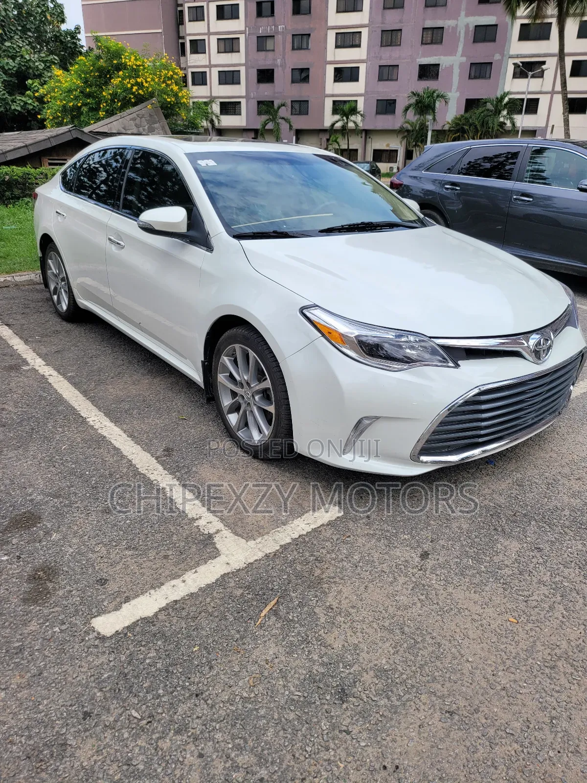 Toyota Avalon XLE 4dr Sedan (3.5L 6cyl 6A) 2014 White