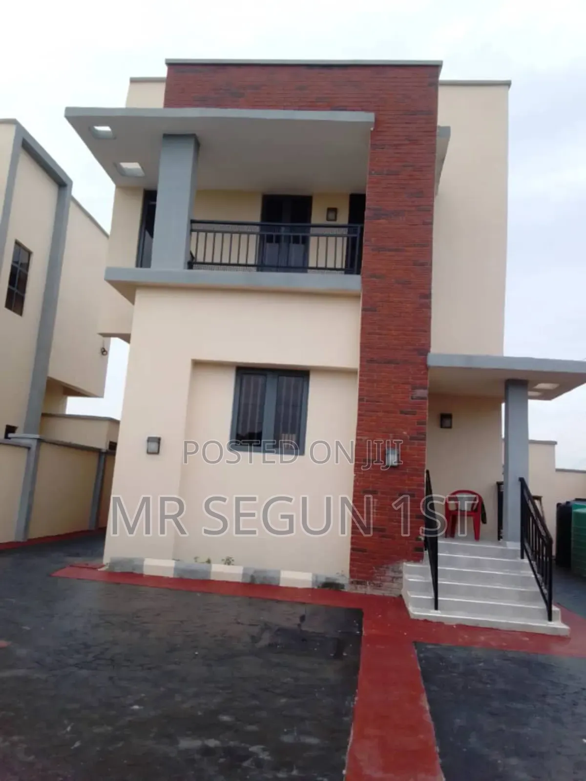 2bdrm Duplex in Lily Estate for sale