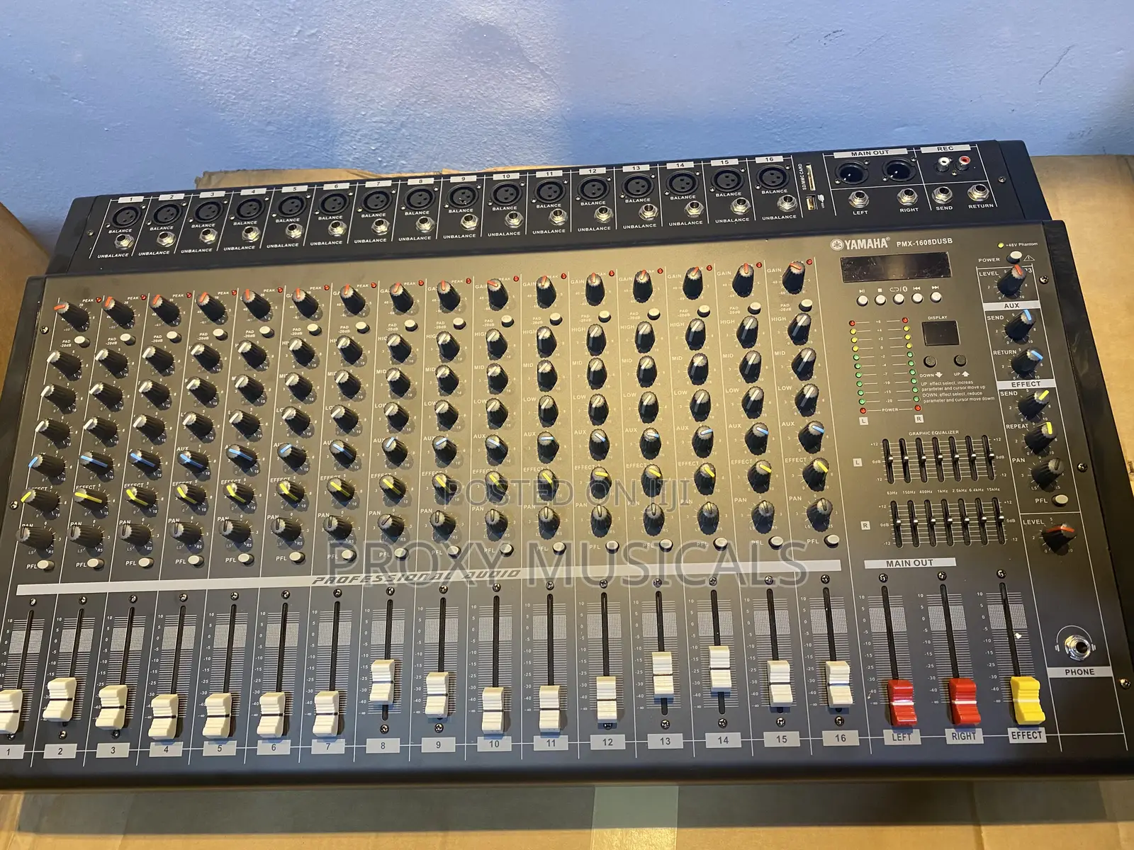 Yamaha 16 Channels Powered Mixer